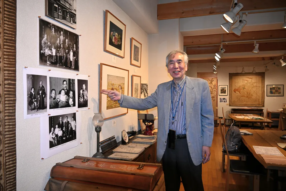 Sapporo’s long-established Mariya Handicraft Store showcases a century of history with photos and works from its founding.