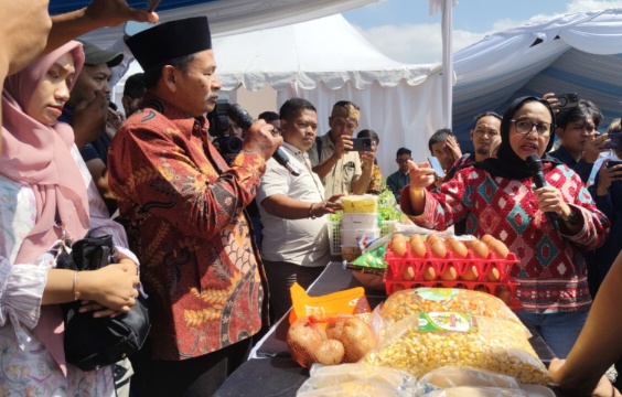 Kepala BGN Nanik Sudaryati melakukan cek lapangan dan meminta agar Dapur MBG Harus Berdampak Sosial, Bukan Sekadar Cari Untung saja. Foto iNewsSurabaya.id/arif
