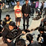 Brimob Polda Metro Jaya mengamankan 4 pemuda yang hendak tawuran di Bekasi. (dok. Istimewa)