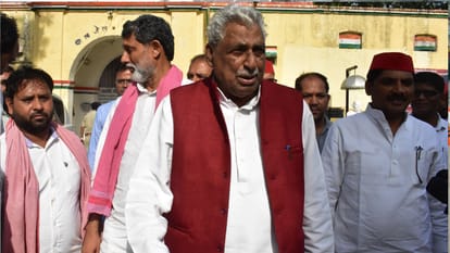 भाजपा को ले डूबेगी महंगाई: गोरखपुर में बोले माता प्रसाद, पूंजीपतियों के लिए बढ़ रहे डीजल-पेट्रोल के दाम