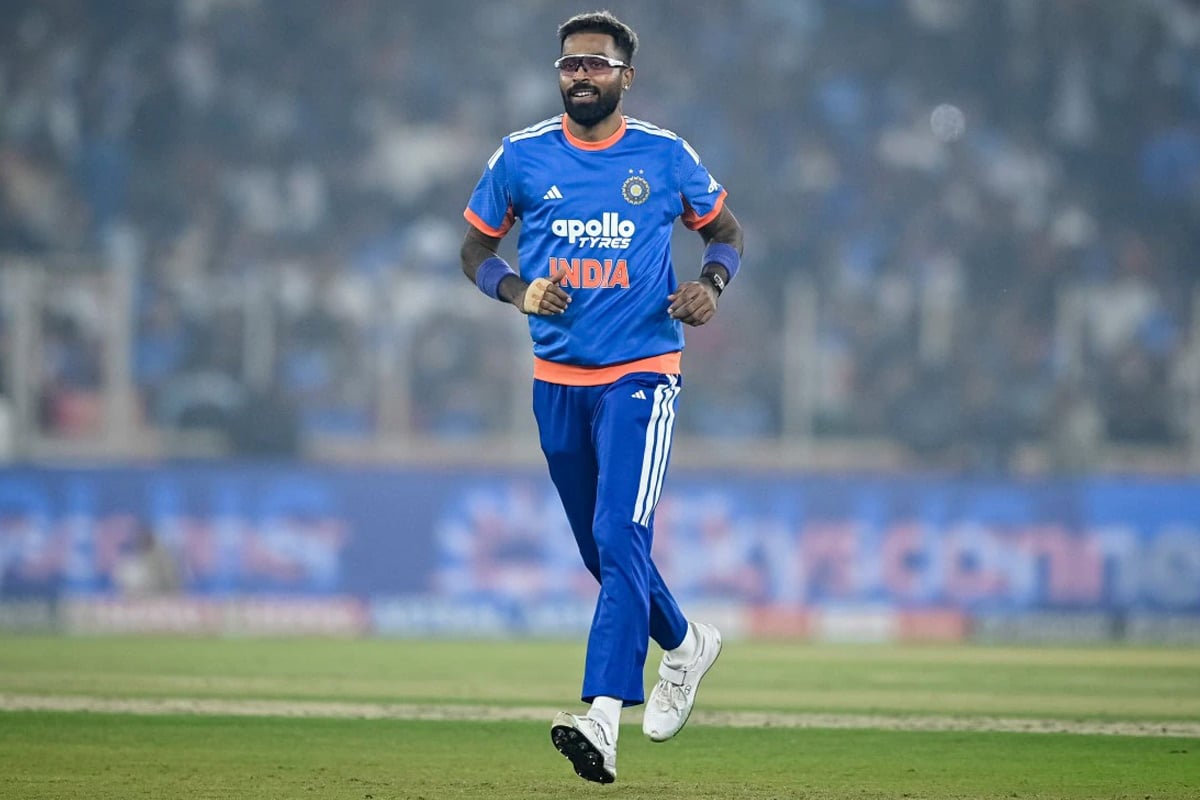 গতবছর চ্যাম্পিয়ন্স ট্রফি ফাইনালের পর ভারতের জার্সিতে আর ওয়ানডে খেলেননি হার্দিক।