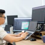 Nhiều cổ phiếu ngành chứng khoán giảm giá trên 10% - Ảnh: HỮU HẠNH