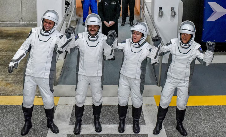 Các thành viên sứ mệnh Crew-12 của NASA trước thềm chuyến bay lên ISS ngày 13-2-2026 - Ảnh: REUTERS