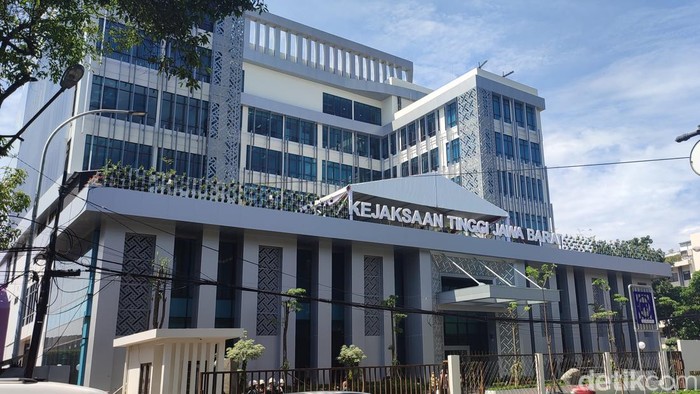 Students Challenge the Prosecutor to Resolve Corruption Cases in West Java