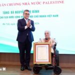 Former Vice President Nguyen Thi Binh, widely known as Madame Binh, receives the Star of Merit Order from the State of Palestine - PHOTO: VNA