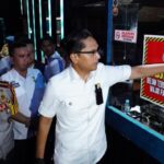 Foto: Penyegelan Phantom KTV di Jalan Adam Malik. (dok.Pemkot Medan)