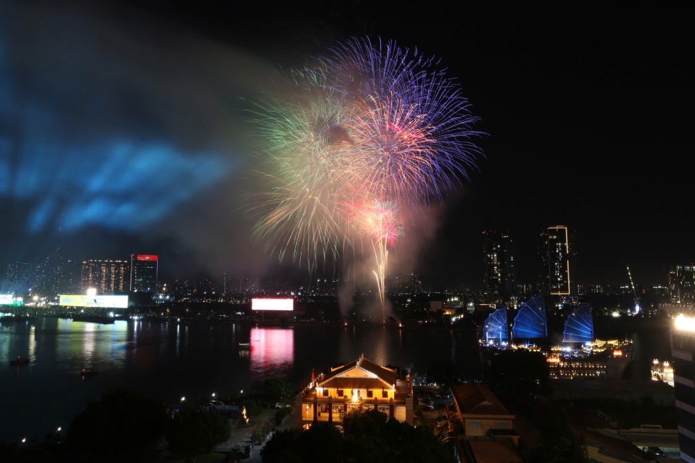 A fireworks display lights up the skyline along the Saigon River in HCMC - PHOTO: LE VU