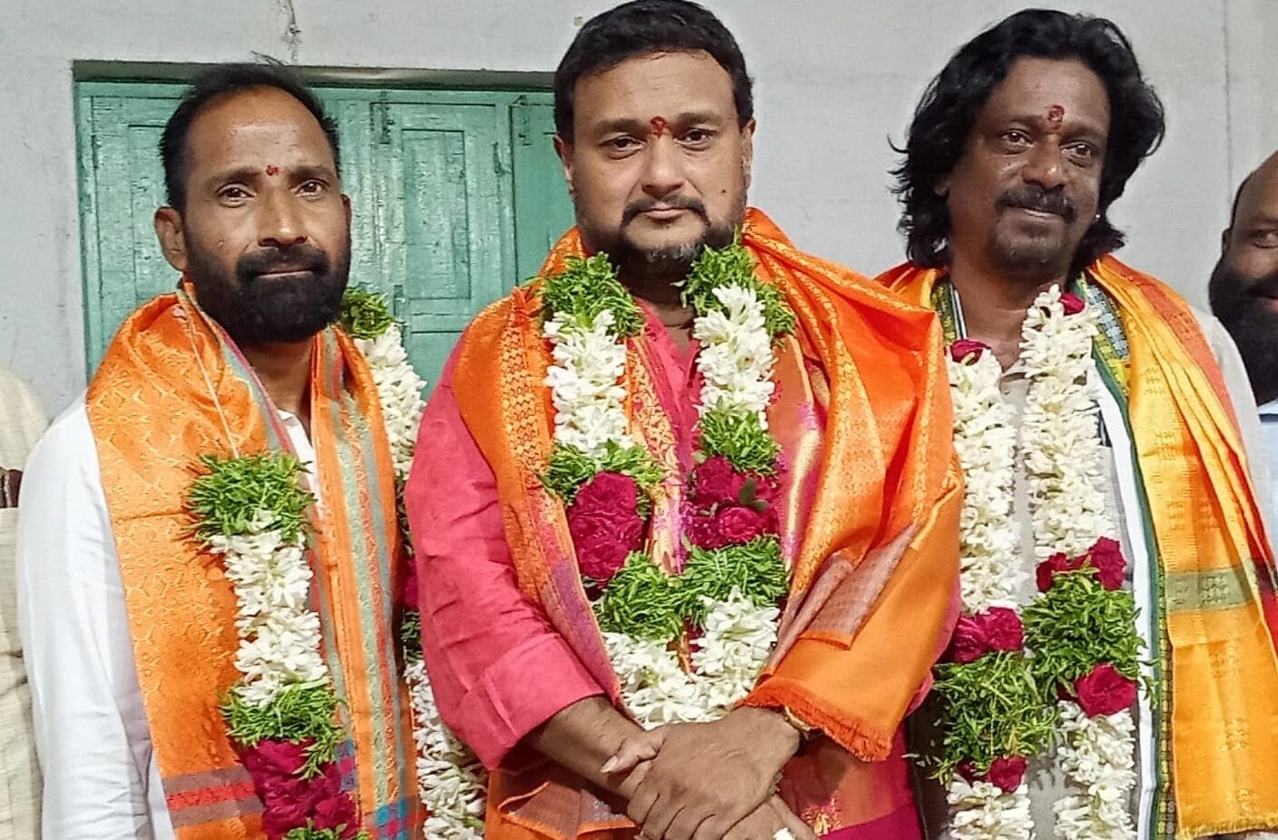 सिंहवाहिनी श्री महांकाली मंदिर की नई प्रबंध कमेटी के चेयरमैन जी. अरविंद कुमार गौड़, महासचिव पोसानी सतीश मुदिराज व कोषाध्यक्ष हरीश गौड़।