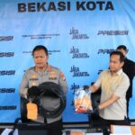 Foto: Pria berinisial MI ditangkap atas dugaan pencurian kabel tower base transceiver station (BTS) di Pekayon Jaya, Kecamatan Bekasi Selatan, Kota Bekasi. (Dok istimewa).