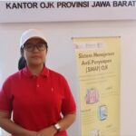 Aknes Eka Putri Malinda saat melaporkan dugaan pelanggaran perbankan syariah yang melibatkan PT BPRS HIK Parahyangan Bandung kepada Otoritas Jasa Keuangan (OJK) Regional 2 Jawa Barat di Kota Bandung, beberapa waktu lalu. Foto : Dokumentasi Pribadi Aknes Eka Putri Malinda