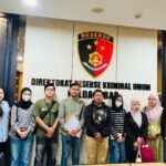 Sejumlah korban dan vendor yang mengaku mengalami kerugian akibat dugaan wanprestasi dan/atau penipuan yang melibatkan Wedding Organizer (WO) Darmawangsa Wedding Organizer secara resmi melaporkan peristiwa tersebut ke Kepolisian Daerah Jawa Barat (Polda Jabar), Sabtu (6/6/2026). Foto:Deden Kusdinar/Radar Bandung