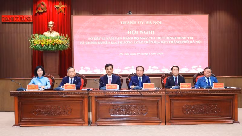 Leading officials chairing the conference.