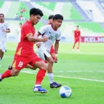 U19 Việt Nam (áo đỏ) vẫn đối diện nguy cơ bị loại - Ảnh: VFF